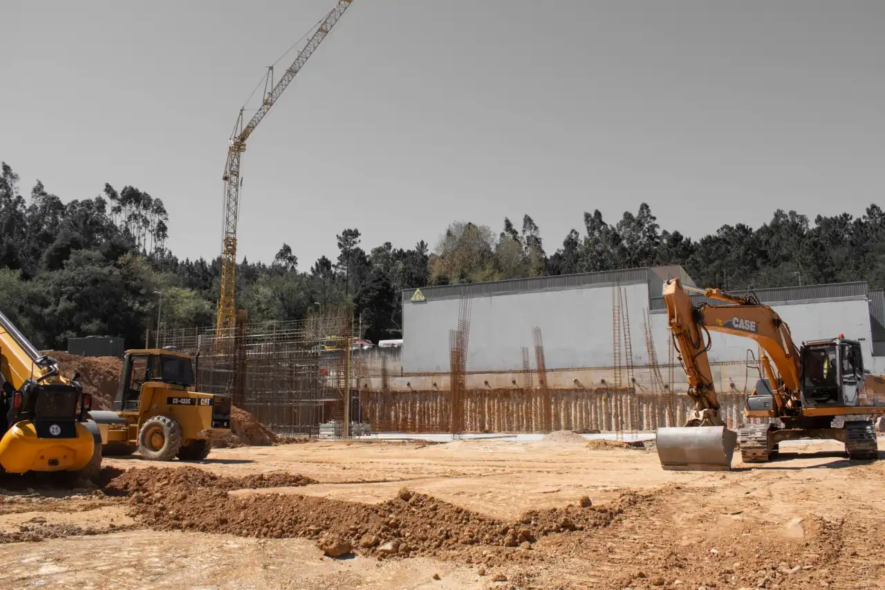 重庆山地建筑地基处理方案对比:强夯与桩基工程适用场景分析